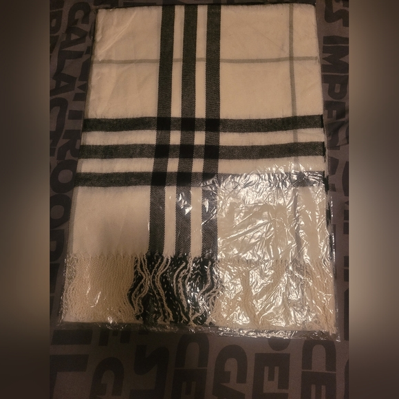 Scarfs for sale - Picture 2 of 2